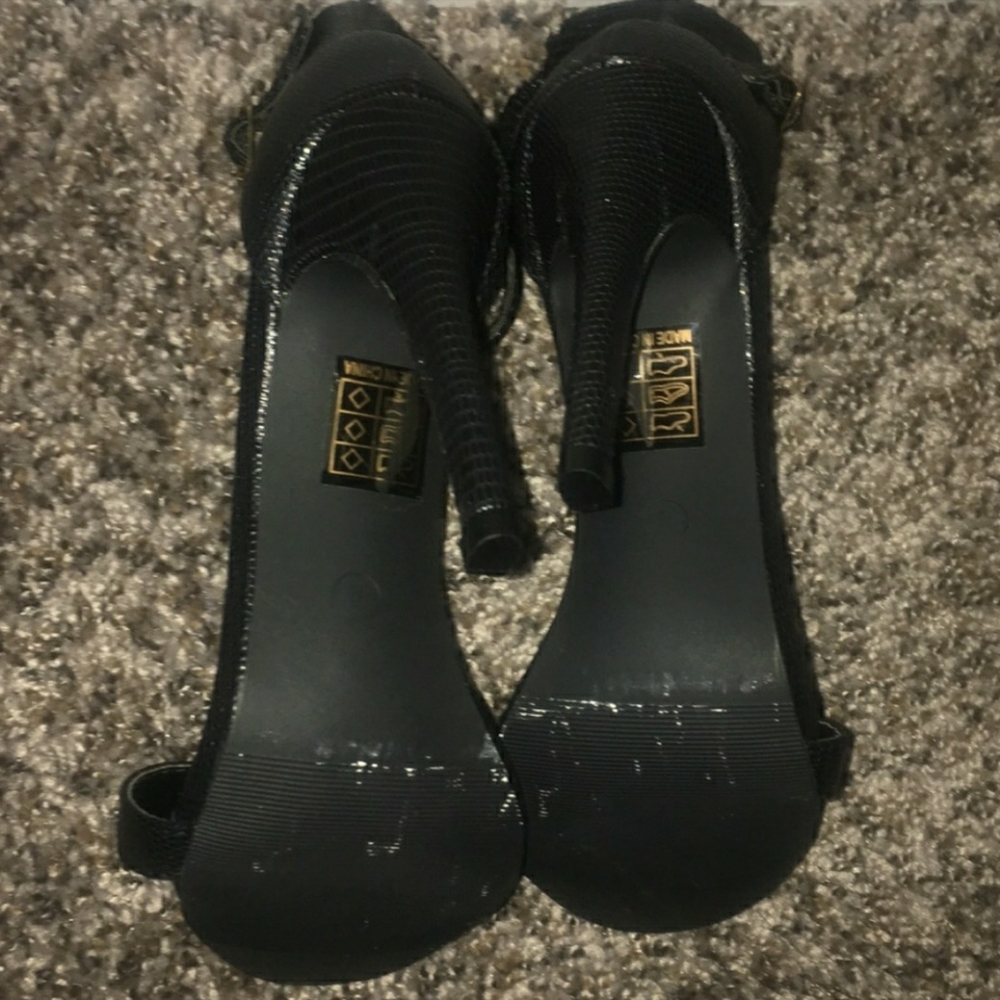 Heels - Picture 5 of 7